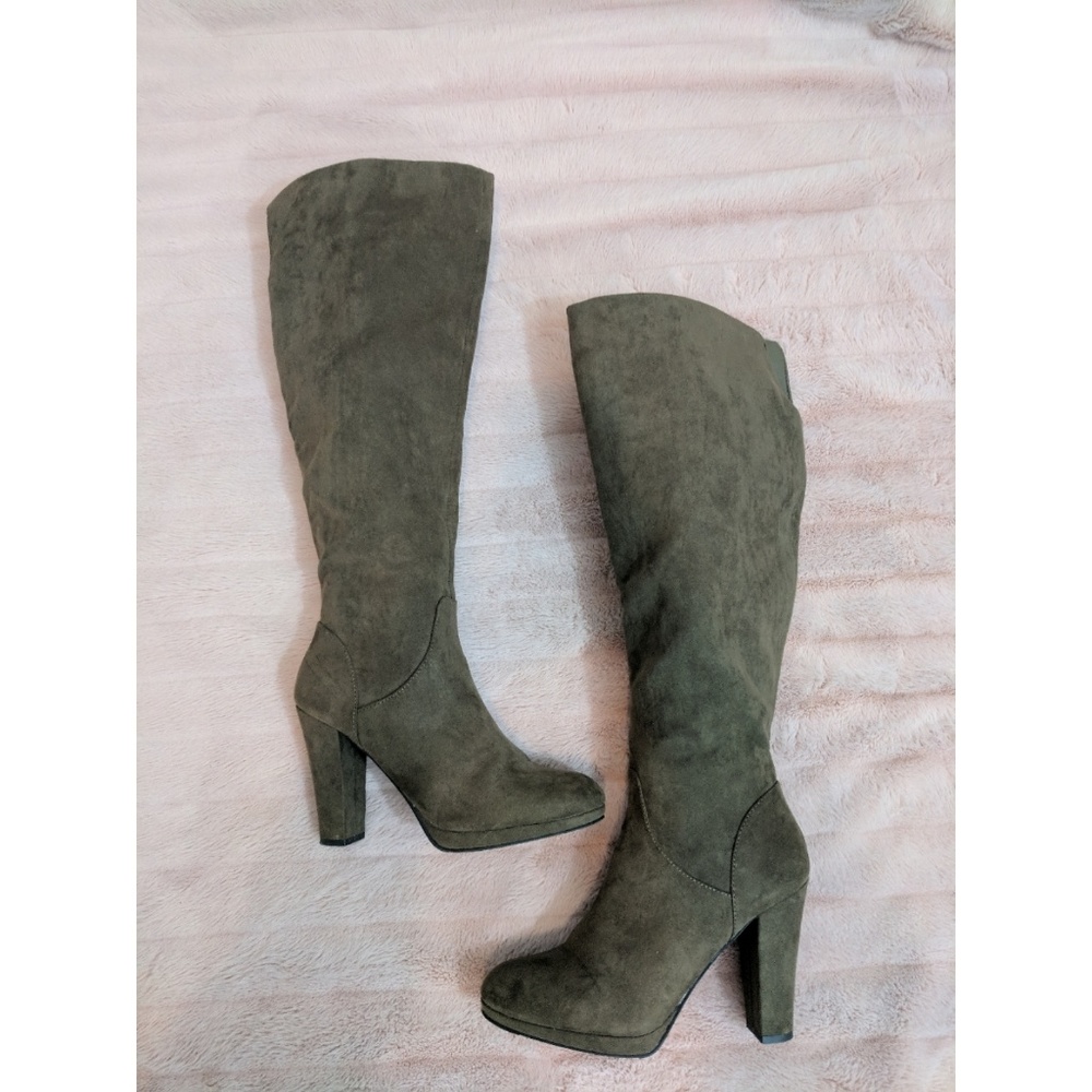 Knee high boots (size 7)